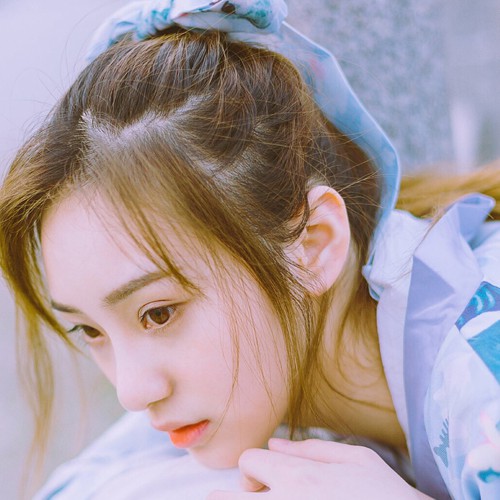 感情里，先动心的总是输